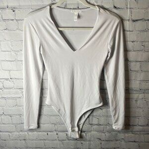🤍 Leith White V-Neck Bodysuit - Size XS